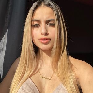 Meet your Posher, Kassandra